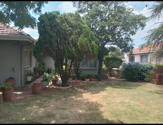 5 BEDROOM HOUSE FOR SALE IN LINMEYER